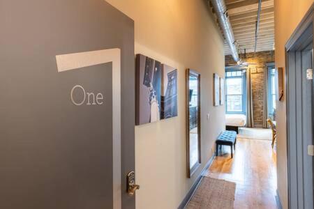 Hip Urban Loft - Small Town Charm - 124 Lofts #1 West Dundee Exterior photo
