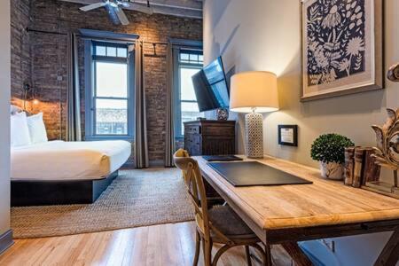 Hip Urban Loft - Small Town Charm - 124 Lofts #1 West Dundee Exterior photo